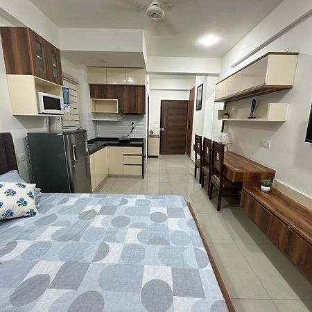 The Jaipur Loft Modern Studio Экстерьер фото